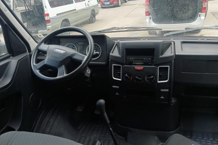 Used Iveco Daily 2021 2.5T A40 M1 Passenger Van 5-9 Seats Long Wheelbase Mid-Roof Design Dual Tires Manual Doors Center Console