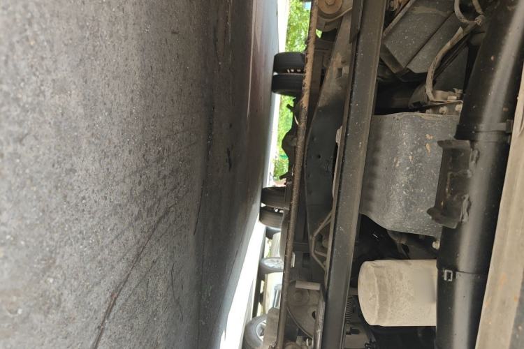 Used Iveco Daily 2021 2.5T V40 2-3 Seater Long Wheelbase Mid-Roof Dual Tires Manual Doors Chassis Front