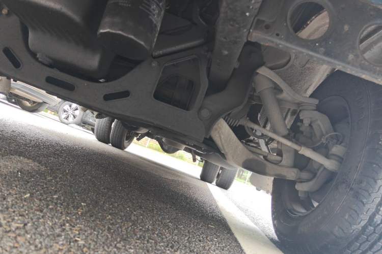 Used Iveco Daily 2021 2.5T A35 M1 Passenger Van 5-9 Seater Short Wheelbase Mid-Roof Design Dual Tires Manual Doors Chassis Front
