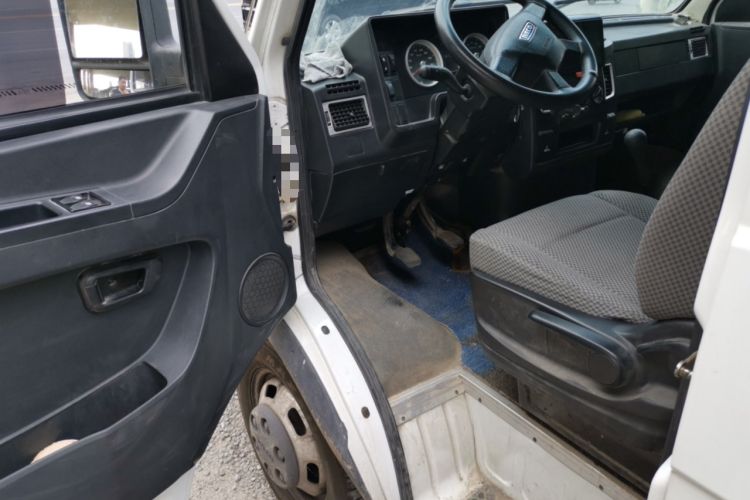 Used Iveco Daily 2021 2.5T A35 M1 Passenger Van 5-9 Seater Short Wheelbase Low Roof Dual Tires Manual Doors Driver Seat