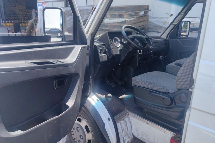 Used Iveco Daily 2021 2.5T A35 M1 Passenger Van 5-9 Seater Short Wheelbase Mid-Roof Design Dual Tires Side Sliding Door Driver Seat