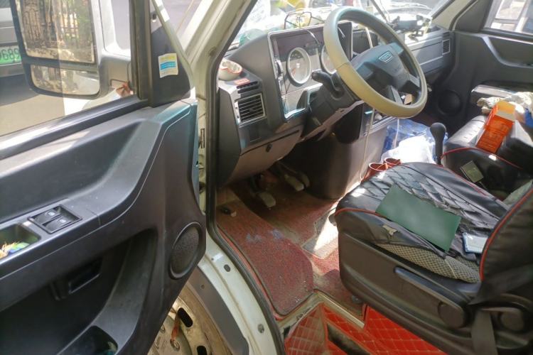 Used Iveco Daily 2021 2.5T A35 M1 Passenger Van 5-9 Seater Short Wheelbase Mid-Roof Design Dual Tires Side Sliding Door Driver Seat