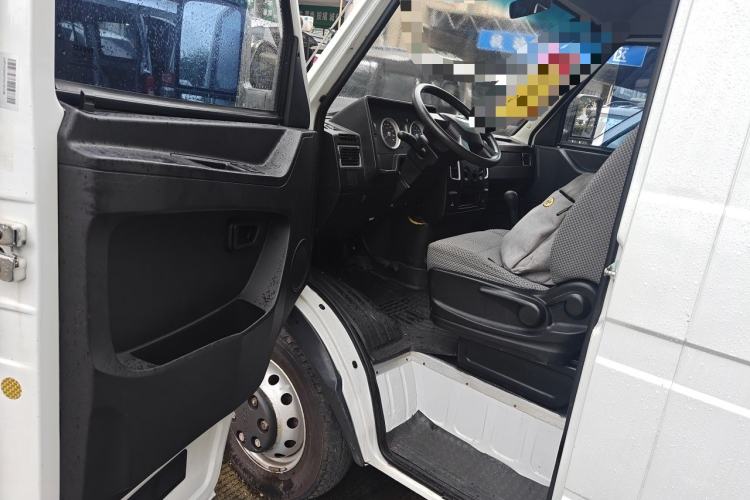 Used Iveco Daily 2021 2.5T A40 M1 Passenger Van 5-9 Seats Long Wheelbase Mid-Roof Design Dual Tires Manual Doors Driver Seat