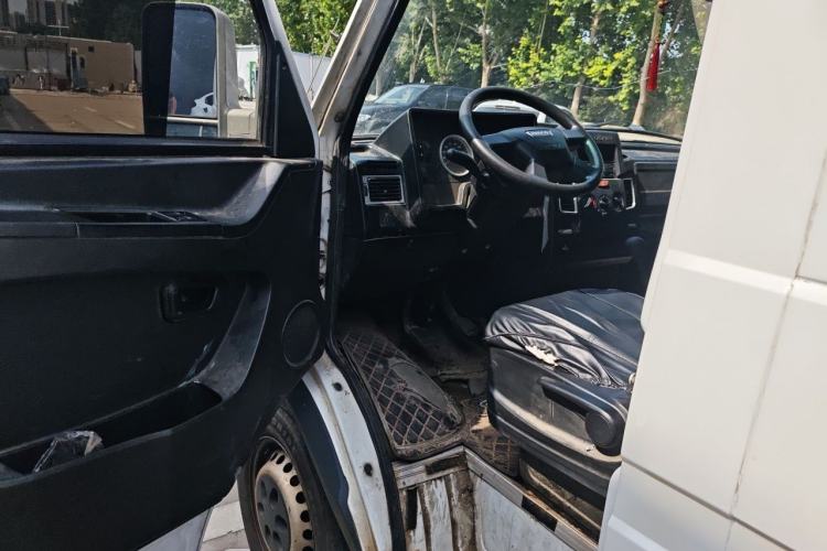Used Iveco Daily 2021 2.5T A35 M1 Passenger Van 5-9 Seats Short Wheelbase Low Roof Single Tire Manual Doors Driver Seat