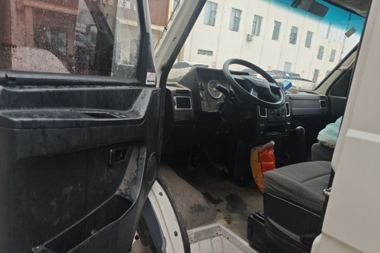 Used Iveco Daily 2021 2.5T A35 M1 Passenger Van 5-9 Seater Short Wheelbase Mid-Roof Design Single Tire Side-Sliding Door Driver Seat