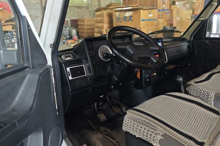 Used Iveco Daily 2021 2.5T A35 M1 Passenger Van 5-9 Seater Short Wheelbase Mid-Roof Design Dual Tires Side Sliding Door Driver Seat