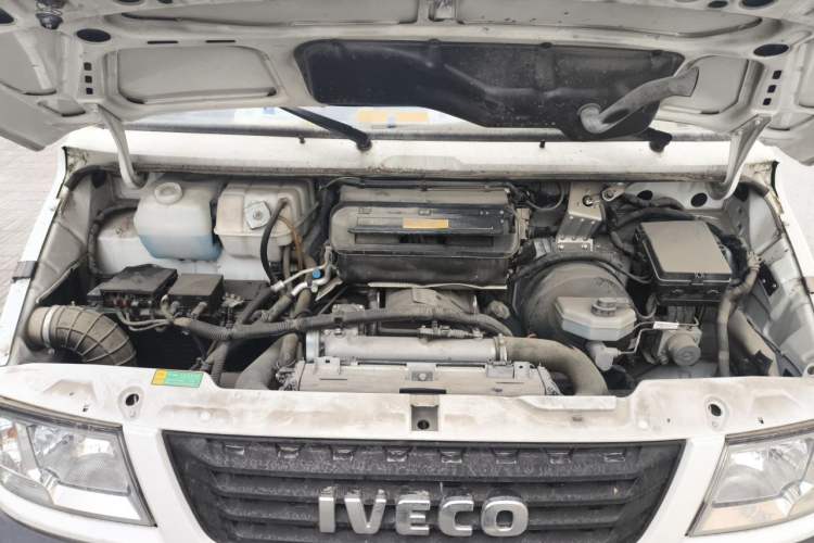 Used Iveco Daily 2021 2.5T V40 2-3 Seater Long Wheelbase Mid-Roof Design with Dual Side Sliding Doors Engine Bay