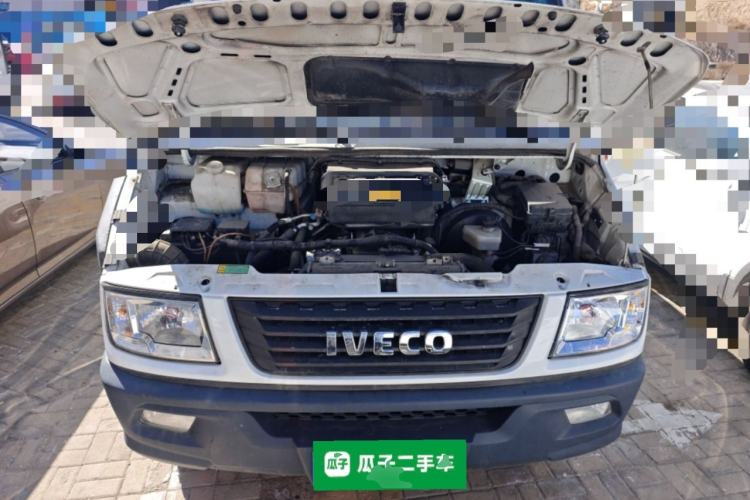 Used Iveco Daily 2021 2.5T A35 M1 Passenger Van 5-9 Seats Short Wheelbase Low Roof Single Tire Manual Doors Engine Bay