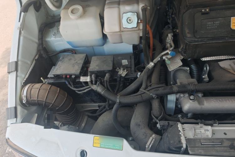 Used Iveco Daily 2021 2.5T A35 M1 Passenger Van 5-9 Seater Short Wheelbase Mid-Roof Design Dual Tires Side Sliding Door Engine Bay Right