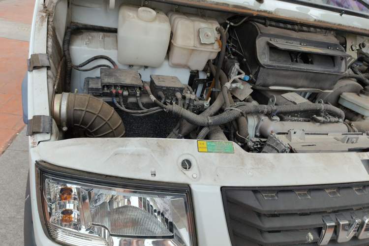 Used Iveco Daily 2021 2.5T A35 M1 Passenger Van 5-9 Seater Short Wheelbase Mid-Roof Design Dual Tires Side Sliding Door Engine Bay Right