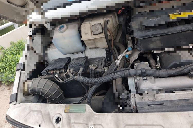 Used Iveco Daily 2021 2.5T A35 M1 Passenger Van 5-9 Seater Short Wheelbase Mid-Roof Design Single Tire Side-Sliding Door Engine Bay Right