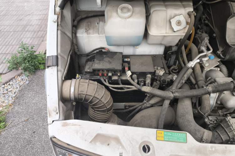 Used Iveco Daily 2021 2.5T V40 2-3 Seater Long Wheelbase Mid-Roof Design with Dual Side Sliding Doors Engine Bay Right