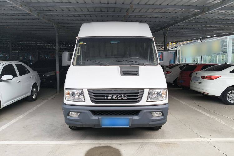 Used Iveco Daily 2021 2.5T V35 2-3 Seater Short Wheelbase Mid-Roof Dual Tire Side-Sliding Doors Exterior 1