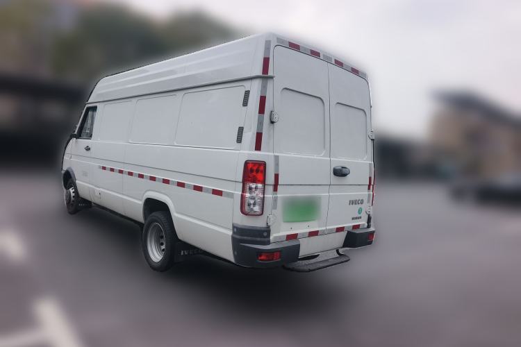 Used Iveco Daily 2021 2.5T V40 2-3 Seater Long Wheelbase Mid-Roof Design with Dual Side Sliding Doors Exterior 3