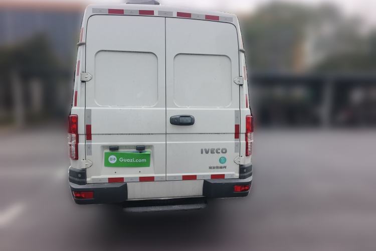Used Iveco Daily 2021 2.5T V40 2-3 Seater Long Wheelbase Mid-Roof Design with Dual Side Sliding Doors Exterior 4