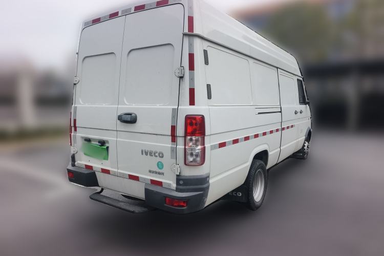 Used Iveco Daily 2021 2.5T V40 2-3 Seater Long Wheelbase Mid-Roof Design with Dual Side Sliding Doors Exterior 5