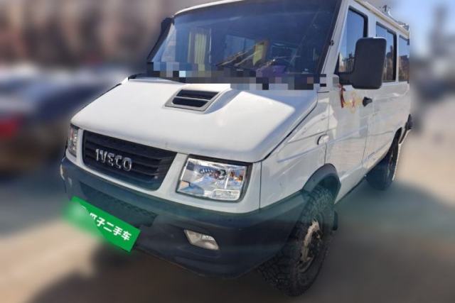 Used Iveco Daily 2021 2.5T A35 M1 Passenger Van 5-9 Seats Short Wheelbase Low Roof Single Tire Manual Doors