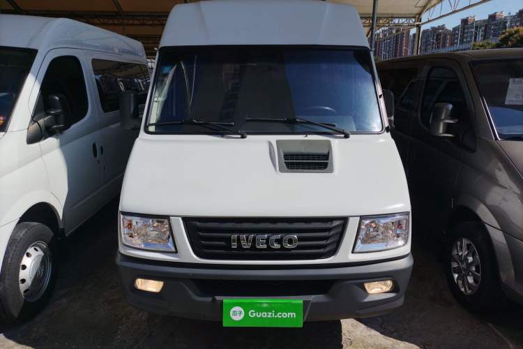 Used Iveco Daily 2021 2.5T A35 M1 Passenger Van 5-9 Seater Short Wheelbase Mid-Roof Design Dual Tires Side Sliding Door Front