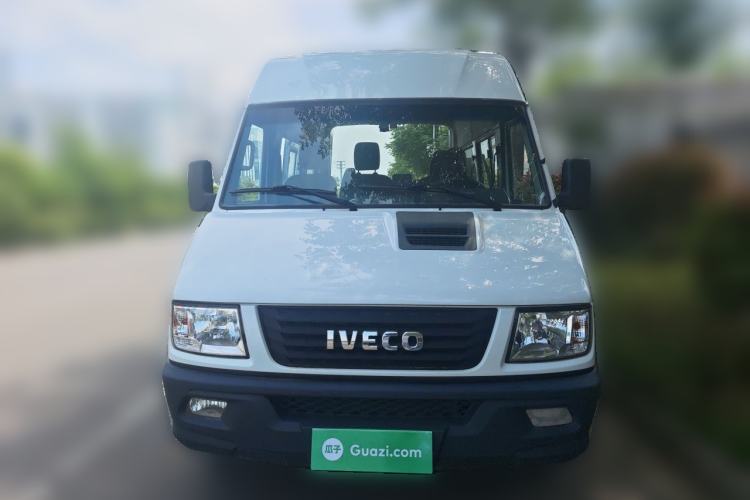 Used Iveco Daily 2021 2.5T A35 M1 Passenger Van 5-9 Seater Short Wheelbase Mid-Roof Design Dual Tires Side Sliding Door Front
