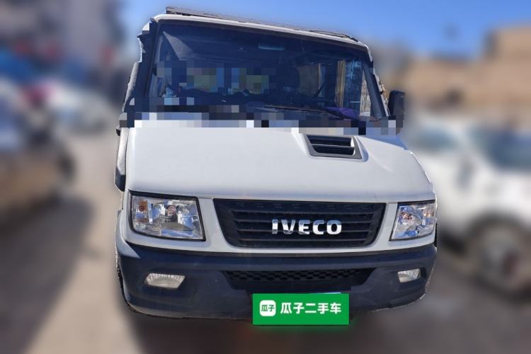 Used Iveco Daily 2021 2.5T A35 M1 Passenger Van 5-9 Seats Short Wheelbase Low Roof Single Tire Manual Doors Front