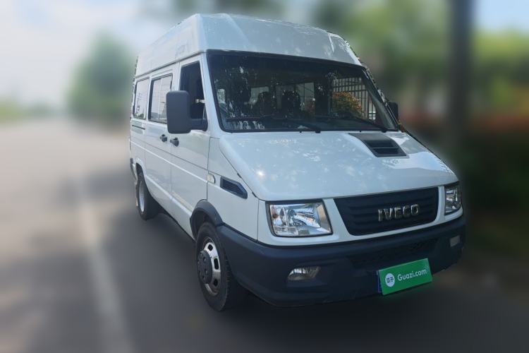 Used Iveco Daily 2021 2.5T A35 M1 Passenger Van 5-9 Seater Short Wheelbase Mid-Roof Design Dual Tires Side Sliding Door Front Right 45 Deg