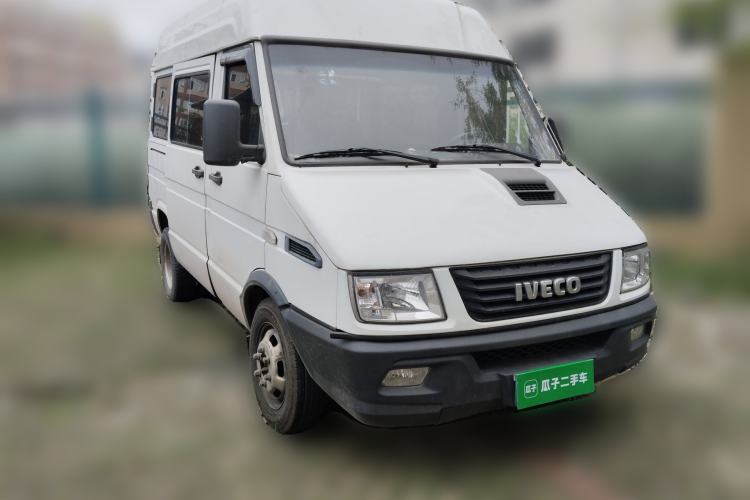 Used Iveco Daily 2021 2.5T A35 M1 Passenger Van 5-9 Seater Short Wheelbase Mid-Roof Design Dual Tires Manual Doors Front Right 45 Deg
