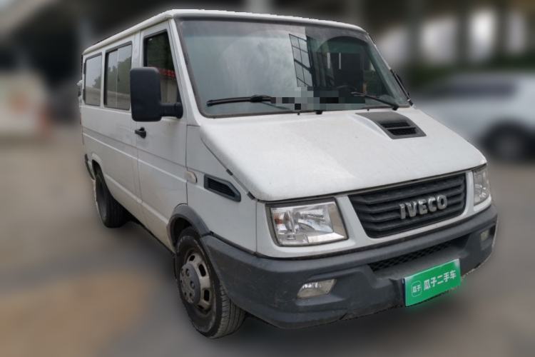 Used Iveco Daily 2021 2.5T A35 M1 Passenger Van 5-9 Seater Short Wheelbase Low Roof Dual Tires Manual Doors Front Right 45 Deg