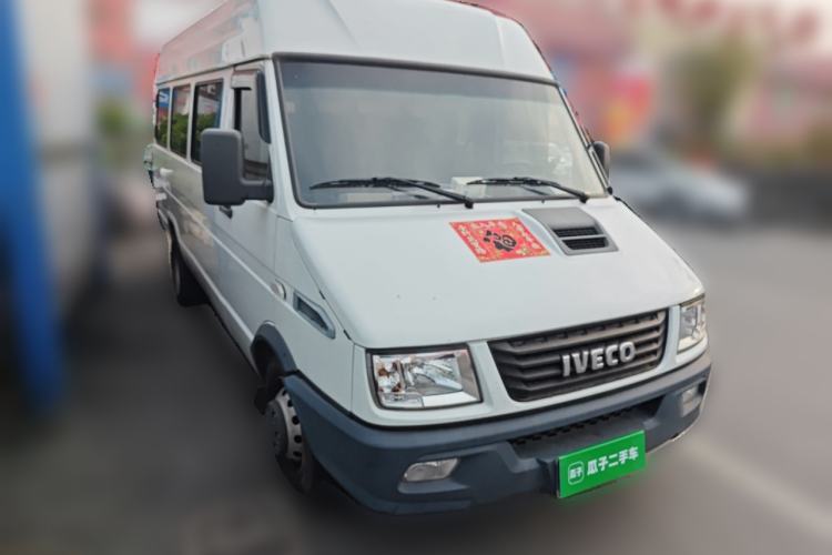 Used Iveco Daily 2021 2.5T A40 M1 Passenger Van 5-9 Seats Long Wheelbase Mid-Roof Design Dual Tires Manual Doors Front Right 45 Deg
