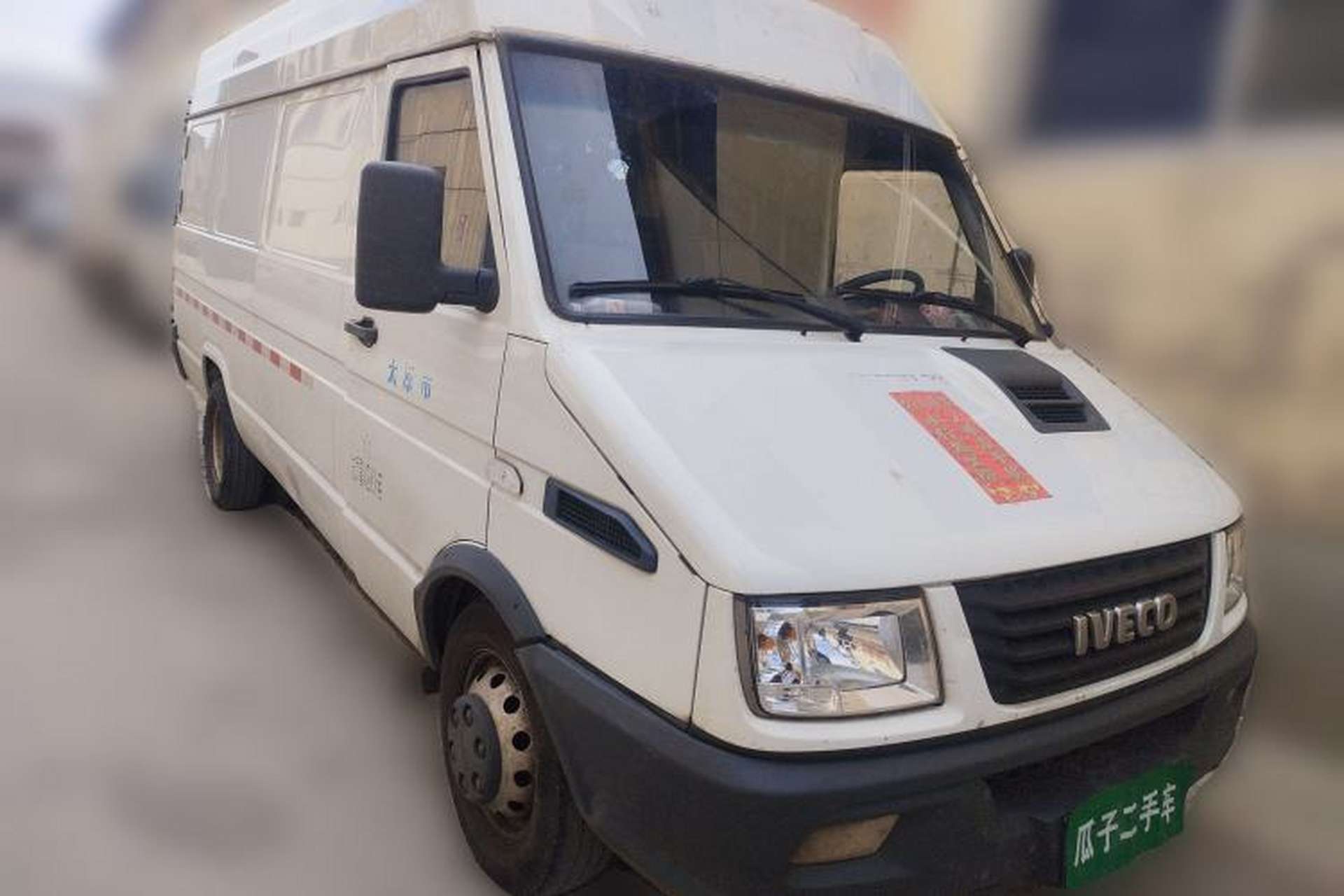 Used Iveco Daily 2021 2.8T V40 VAN厢式 Cargo Van 3-Seater Long Wheelbase Mid-Roof Design Dual Tires Manual Door Front Right 45 Deg