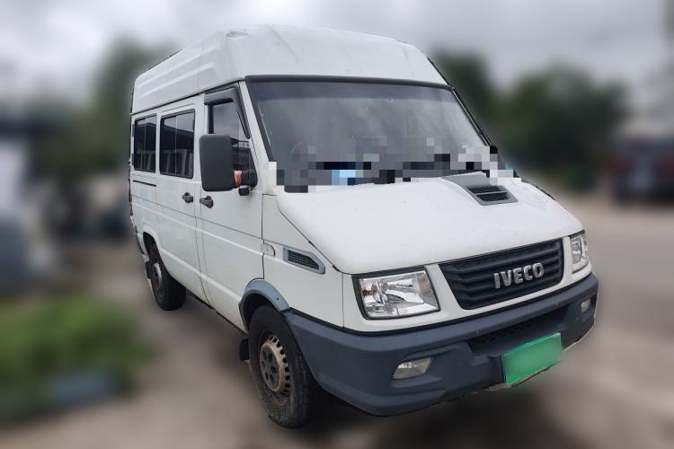 Used Iveco Daily 2021 2.5T A35 M1 Passenger Van 5-9 Seater Short Wheelbase Mid-Roof Design Single Tire Side-Sliding Door Front Right 45 Deg