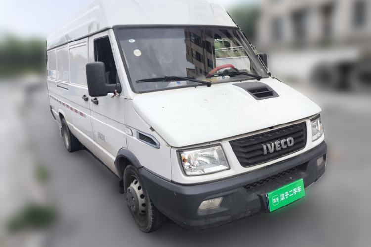 Used Iveco Daily 2021 2.5T V40 2-3 Seater Long Wheelbase Mid-Roof Design with Dual Side Sliding Doors Front Right 45 Deg