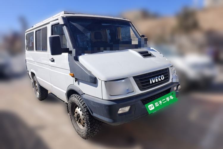Used Iveco Daily 2021 2.5T A35 M1 Passenger Van 5-9 Seats Short Wheelbase Low Roof Single Tire Manual Doors Front Right 45 Deg