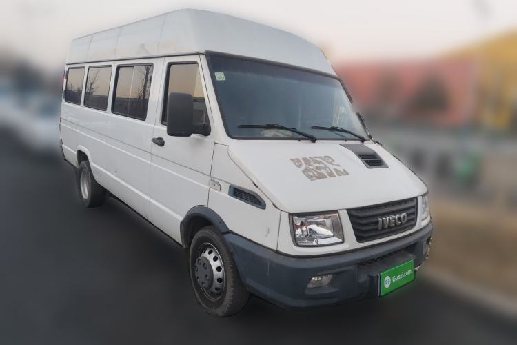 Used Iveco Daily 2021 2.5T A40 M1 Passenger Van 5-9 Seats Long Wheelbase Mid-Roof Design Dual Tires Manual Doors Front Right 45 Deg