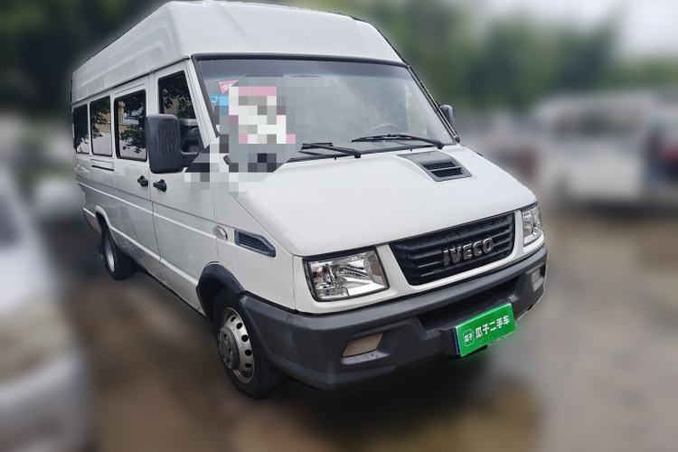 Used Iveco Daily 2021 2.5T A40 M1 Passenger Van 5-9 Seats Long Wheelbase Mid-Roof Design Dual Tires Manual Doors Front Right 45 Deg