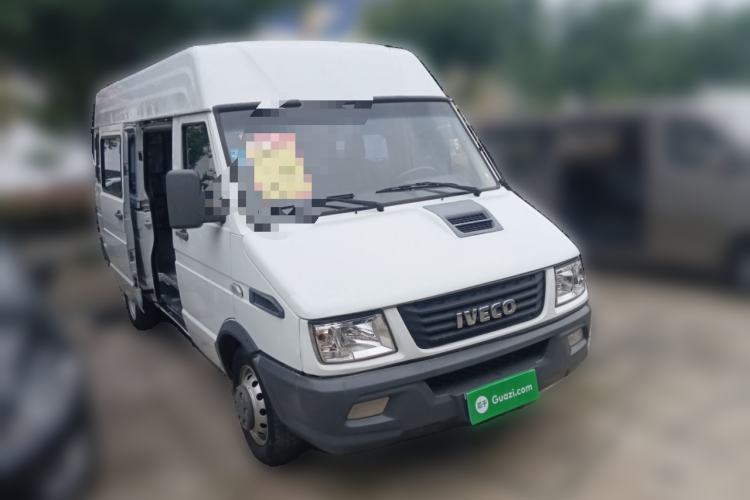 Used Iveco Daily 2021 2.5T A40 M1 Passenger Van 5-9 Seats Long Wheelbase Mid-Roof Design Dual Tires Manual Doors Front Right 45 Deg