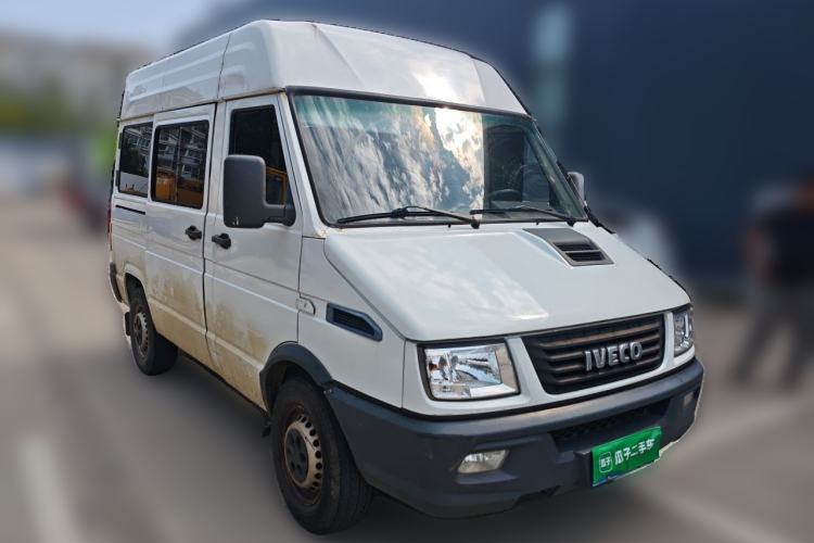 Used Iveco Daily 2021 2.5T A35 M1 Passenger Van 5-9 Seats Short Wheelbase Low Roof Single Tire Manual Doors Front Right 45 Deg