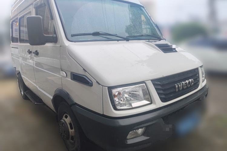 Used Iveco Daily 2021 2.5T A35 M1 Passenger Van 5-9 Seater Short Wheelbase Mid-Roof Design Dual Tires Manual Doors Front Right 45 Deg
