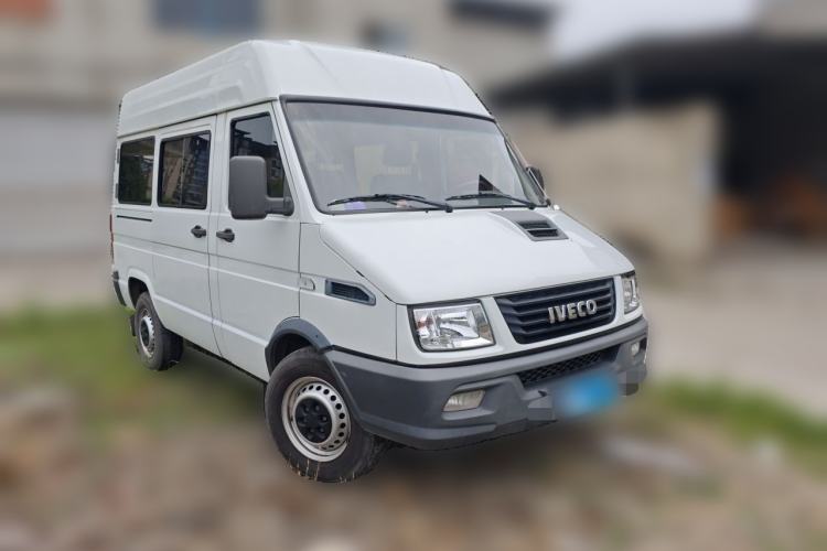 Used Iveco Daily 2021 2.5T A35 M1 Passenger Van 5-9 Seater Short Wheelbase Mid-Roof Design Single Tire Side-Sliding Door Front Right 45 Deg