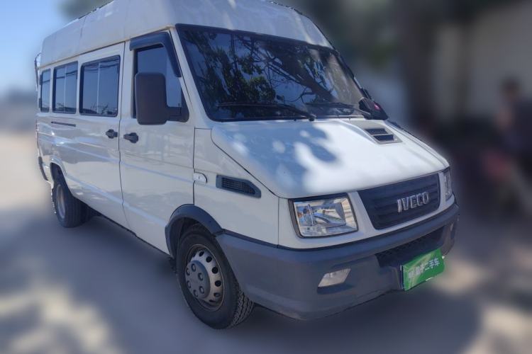 Used Iveco Daily 2021 2.5T M1 Dedicated Platform Vehicle 5-9 Seater Long Wheelbase Mid-Roof Design with Dual Tires and Side Sliding Doors Front Right 45 Deg