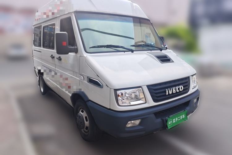 Used Iveco Daily 2021 2.5T A35 M1 Passenger Van 5-9 Seater Short Wheelbase Mid-Roof Design Dual Tires Side Sliding Door Front Right 45 Deg