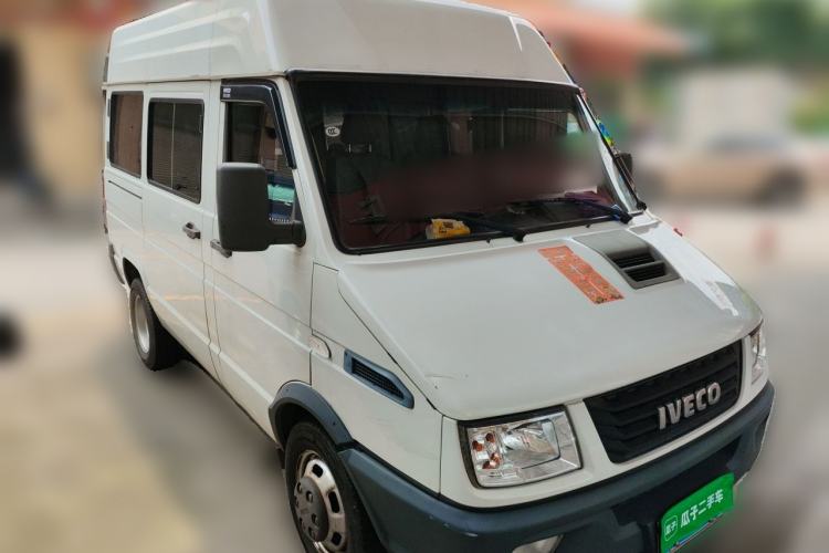 Used Iveco Daily 2021 2.5T A35 M1 Passenger Van 5-9 Seater Short Wheelbase Mid-Roof Design Dual Tires Manual Doors Front Right 45 Deg