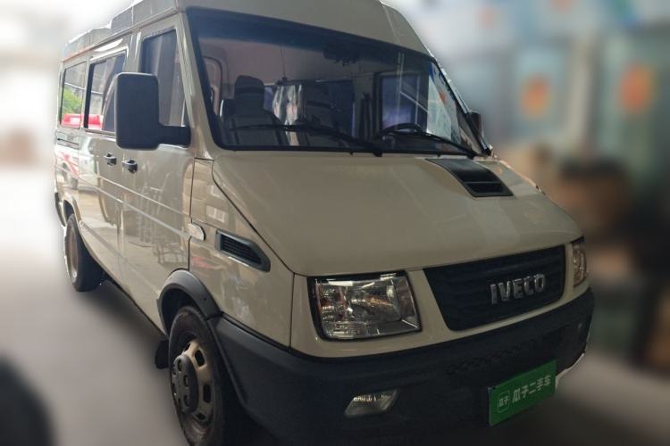 Used Iveco Daily 2021 2.5T A35 M1 Passenger Van 5-9 Seater Short Wheelbase Mid-Roof Design Dual Tires Side Sliding Door Front Right 45 Deg
