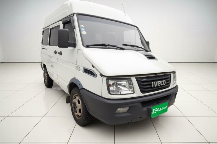 Used Iveco Daily 2021 2.5T A35 M1 Passenger Van 5-9 Seater Short Wheelbase Mid-Roof Design Dual Tires Manual Doors Front Right 45 Deg