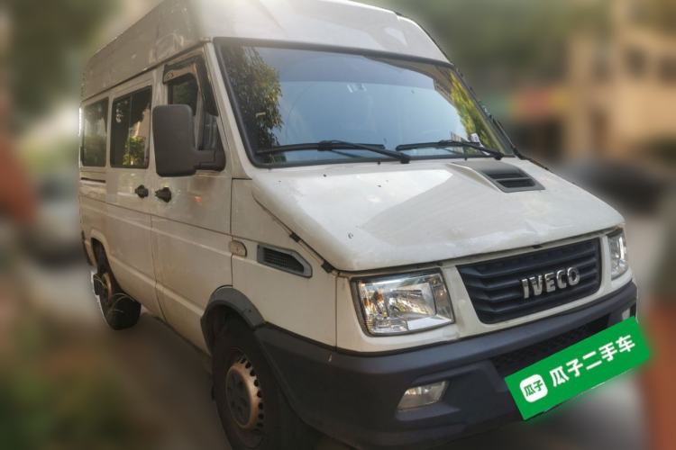 Used Iveco Daily 2021 2.5T A35 M1 Passenger Van 5-9 Seater Short Wheelbase Mid-Roof Design Single Tire Manual Doors Front Right 45 Deg
