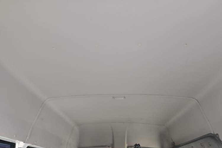 Used Iveco Daily 2021 2.5T A35 M1 Passenger Van 5-9 Seater Short Wheelbase Mid-Roof Design Dual Tires Side Sliding Door Headliner