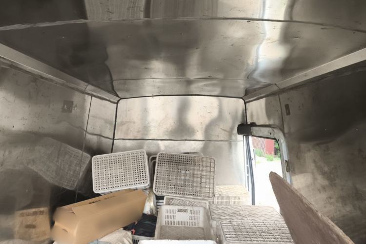 Used Iveco Daily 2021 2.5T V40 2-3 Seater Long Wheelbase Mid-Roof Design with Dual Side Sliding Doors Headliner
