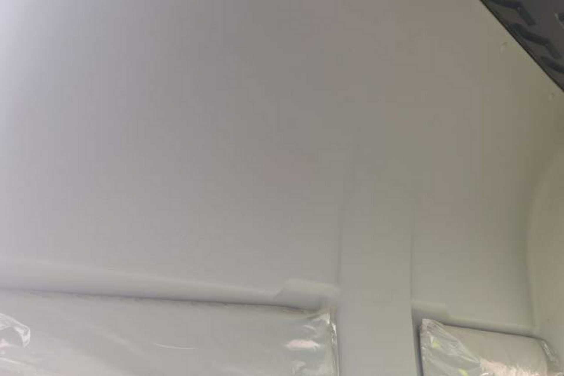 Used Iveco Daily 2021 2.5T V35 2-3 Seater Short Wheelbase Mid-Roof Design Dual Tires Manual Doors Headliner