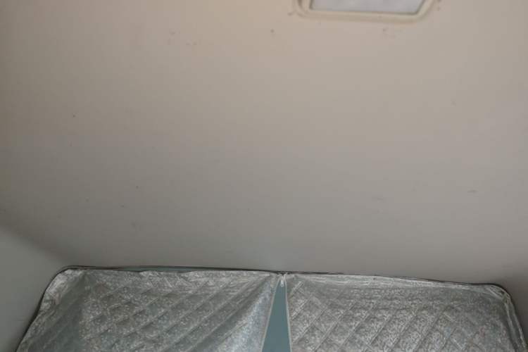 Used Iveco Daily 2021 2.5T A35 M1 Passenger Van 5-9 Seater Short Wheelbase Mid-Roof Design Single Tire Side-Sliding Door Headliner