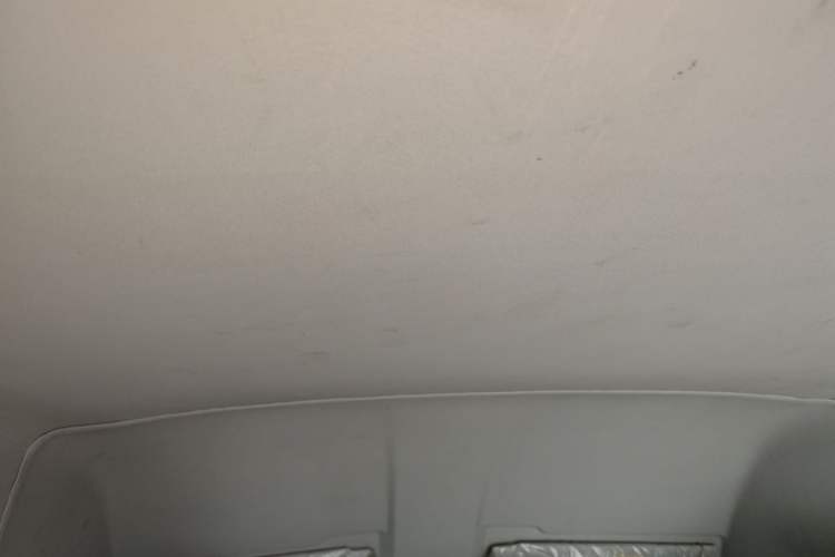 Used Iveco Daily 2021 2.5T A35 M1 Passenger Van 5-9 Seater Short Wheelbase Mid-Roof Design Dual Tires Side Sliding Door Headliner