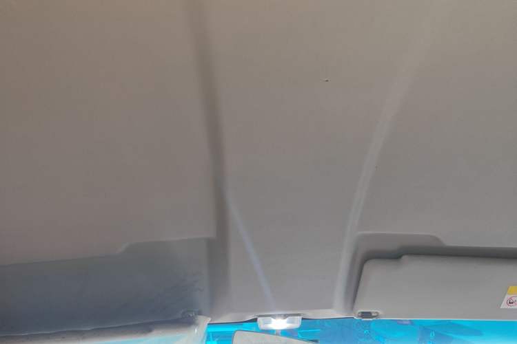 Used Iveco Daily 2021 2.5T A35 M1 Passenger Van 5-9 Seater Short Wheelbase Mid-Roof Design Dual Tires Manual Doors Headliner